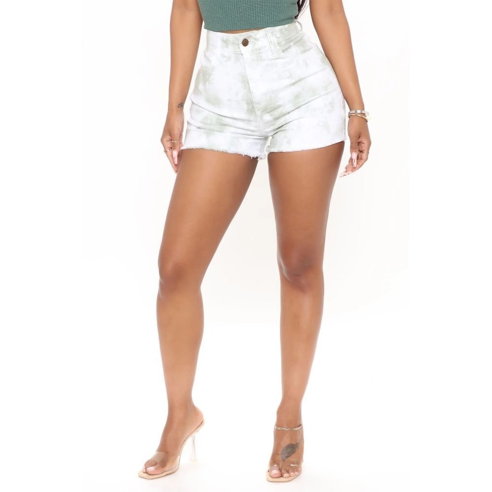 NWT FASHION NOVA Caught In A Daze Tie Dye‎ Denim Shorts Size 5 Color Sage